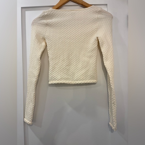 Aritzia - Scrunchee Winsome Longsleeve - Picture 4 of 7